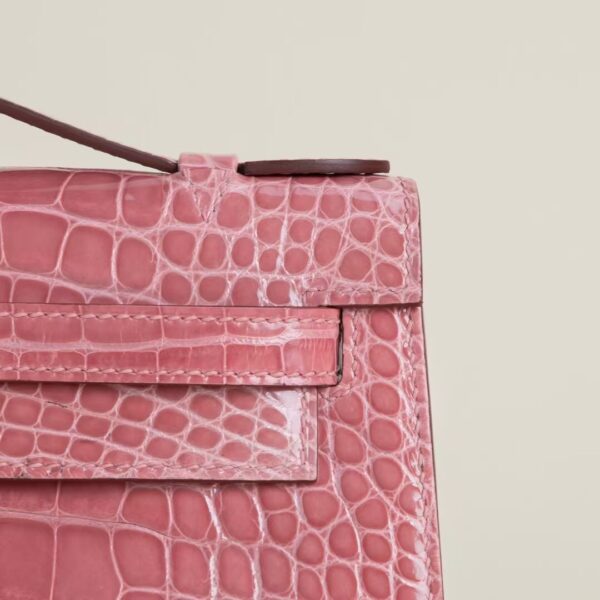 HERMÈS Kelly Pochette Shiny Alligator Crocodile CK94 Terre Cuite 22CM PHW Hardware