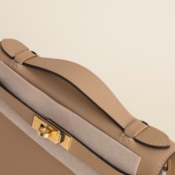 HERMÈS Kelly Pochette Swift Leather 0M Chai 22CM GHW Hardware
